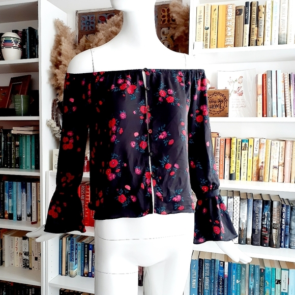 L'Academie Off the Shoulder Blouse - Picture 2 of 11